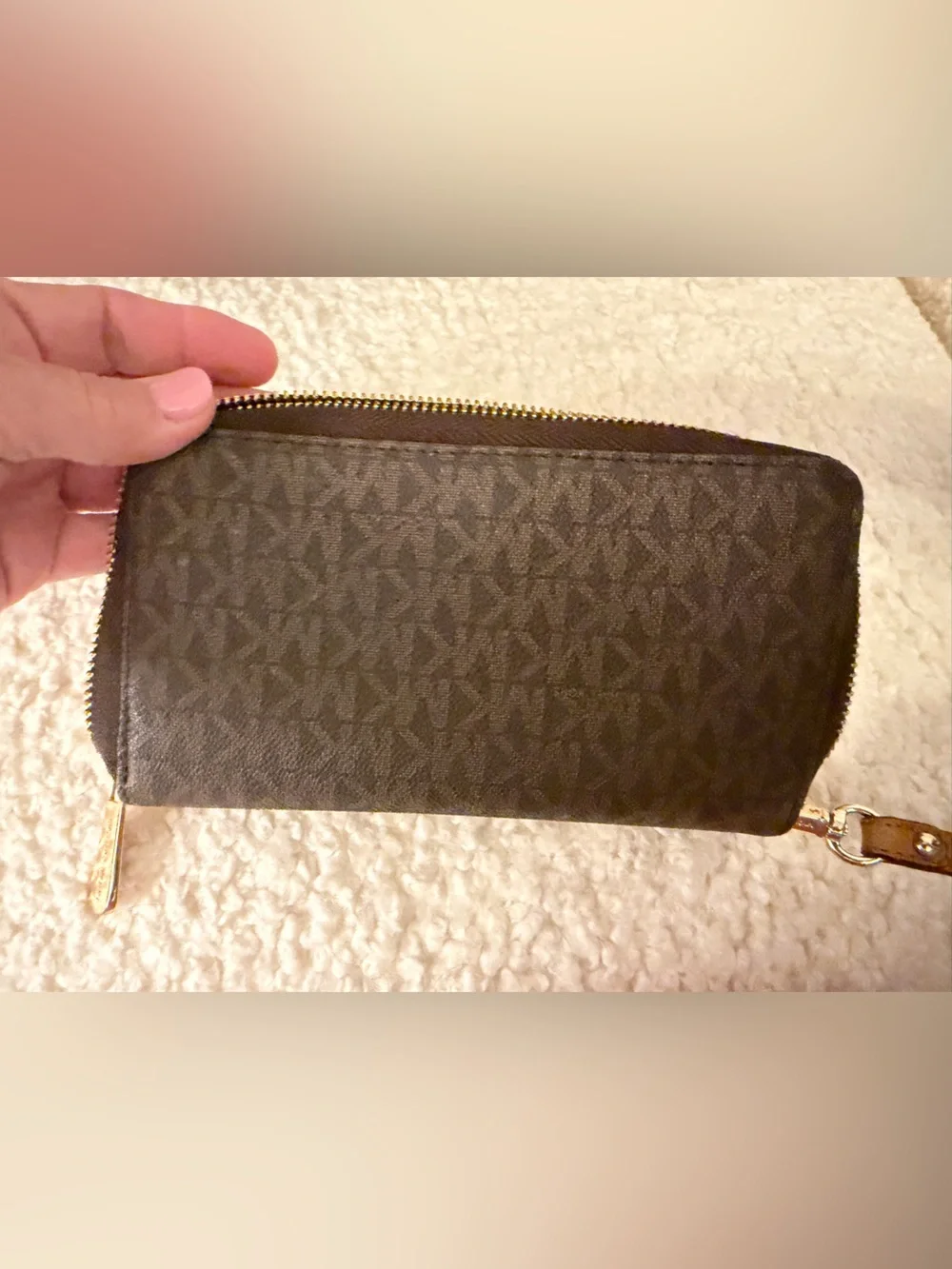 Michael Kors Jet Set Travel 2-Piece Set: Large Drawstring Tote & Matching Wallet